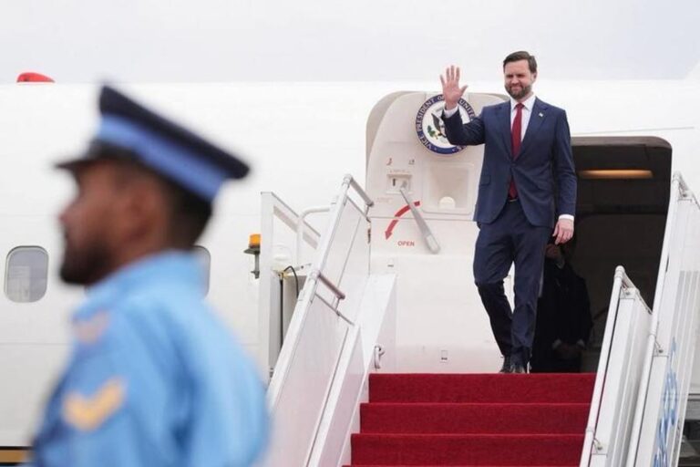 Bandera de Estados Unidos e Irán sobre fondo de negociaciones diplomáticas