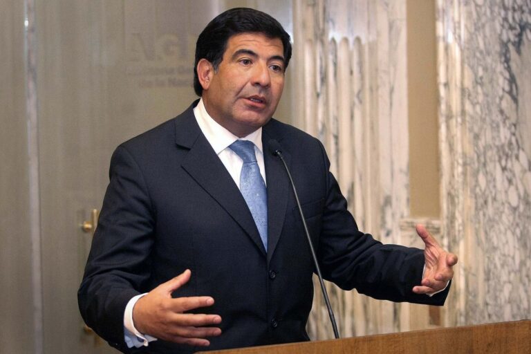 Ricardo Echegaray en su despacho de ARCA