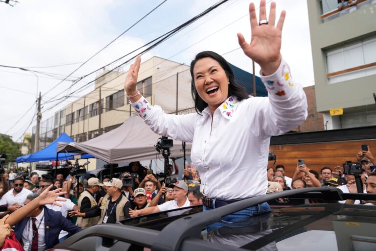 Keiko Fujimori en el cierre de campaña en el Estadio Monumental de Lima