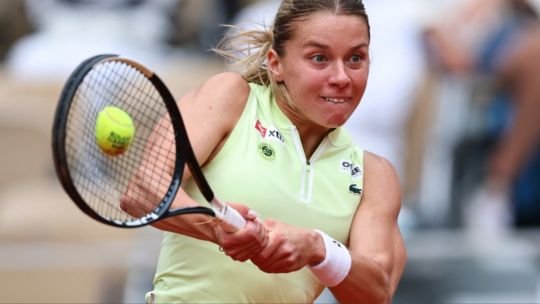 Maja Chwalinska jugando en Roland Garros 2026