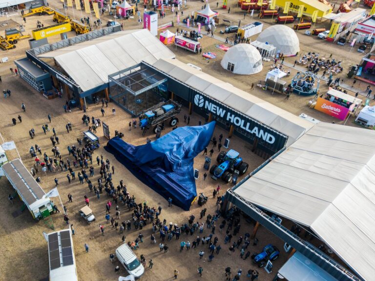 Cosechadora New Holland CR11 en Agroactiva
