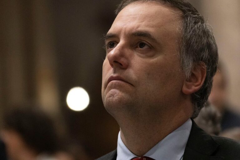 Fotografía de Manuel Adorni, jefe de Gabinete, en un acto oficial