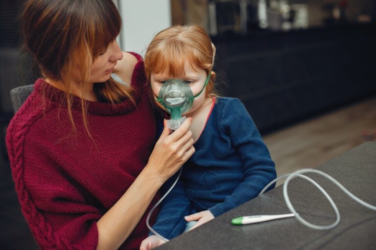 Vacuna contra el Virus Sincicial Respiratorio aplicada en un centro de salud