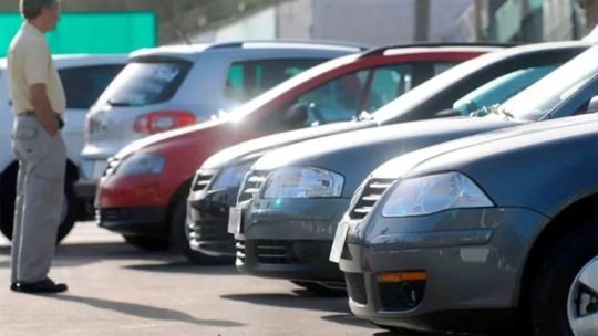 Vehículos usados en un concesionario de Argentina