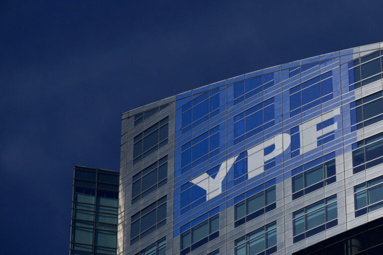 Planta industrial de YPF en La Plata